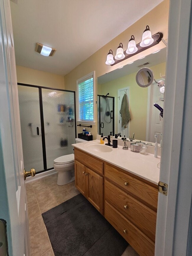 Building Photo - NEW LISTING!!!!!