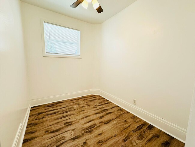 Building Photo - 7 E Clark St