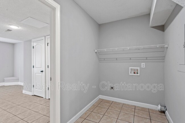 Building Photo - 7167 Holland Ln