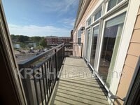 Building Photo - 670 Town Center Dr