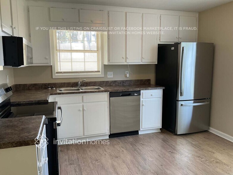Building Photo - 5252 Station Cir
