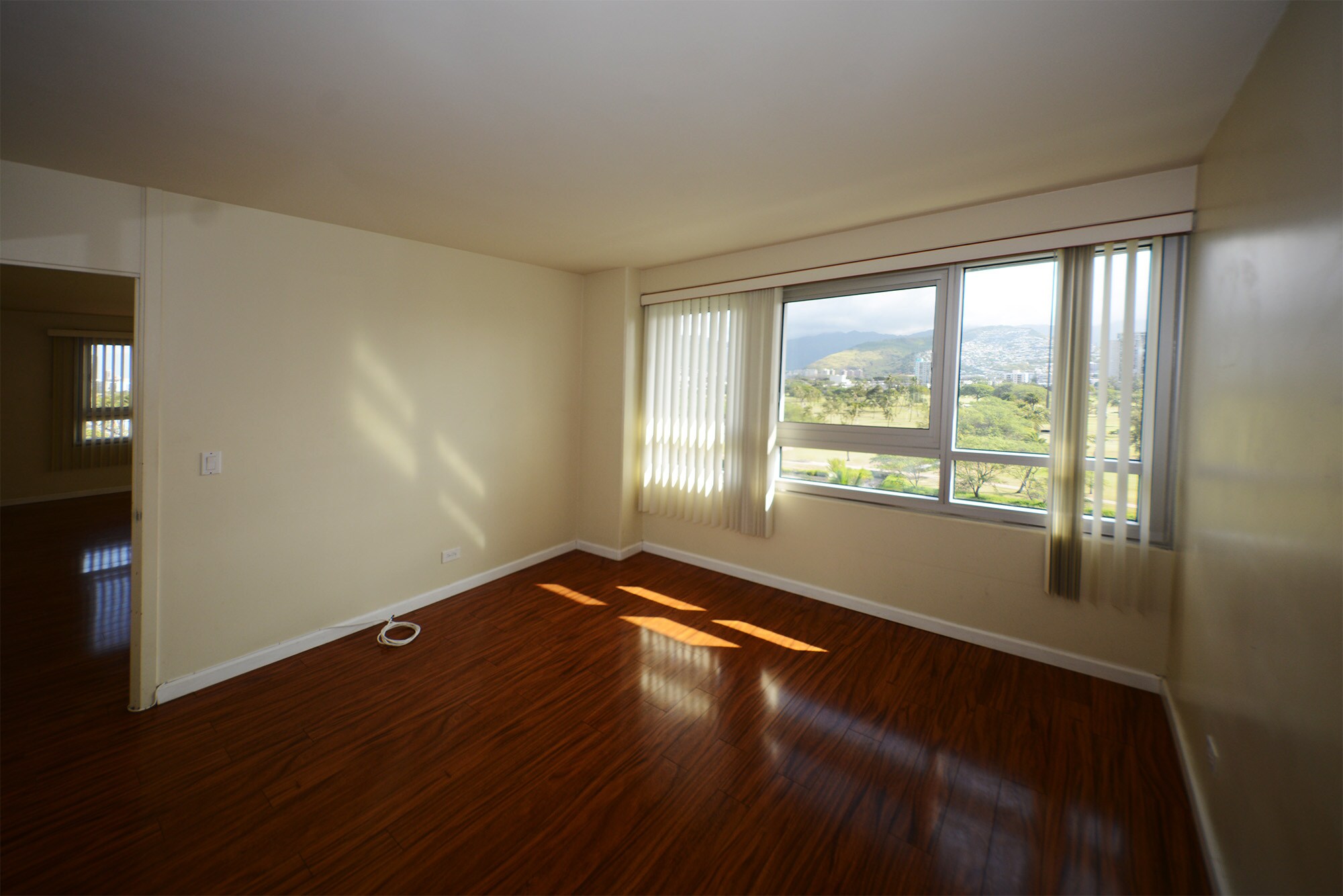 Building Photo - 2465 Ala Wai Blvd