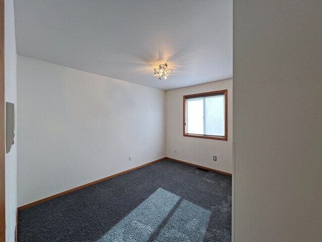 Building Photo - Stunning 4 Bedroom 2.5 Bath with Peek-a-Boo View of Puget Sound