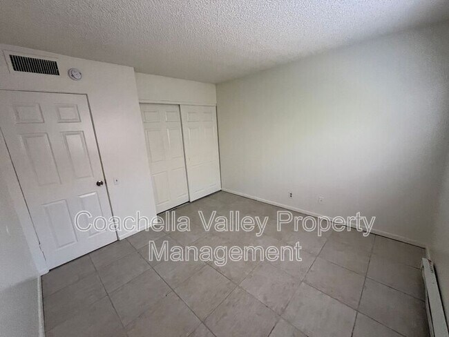 Building Photo - 556 E Chuckwalla Rd