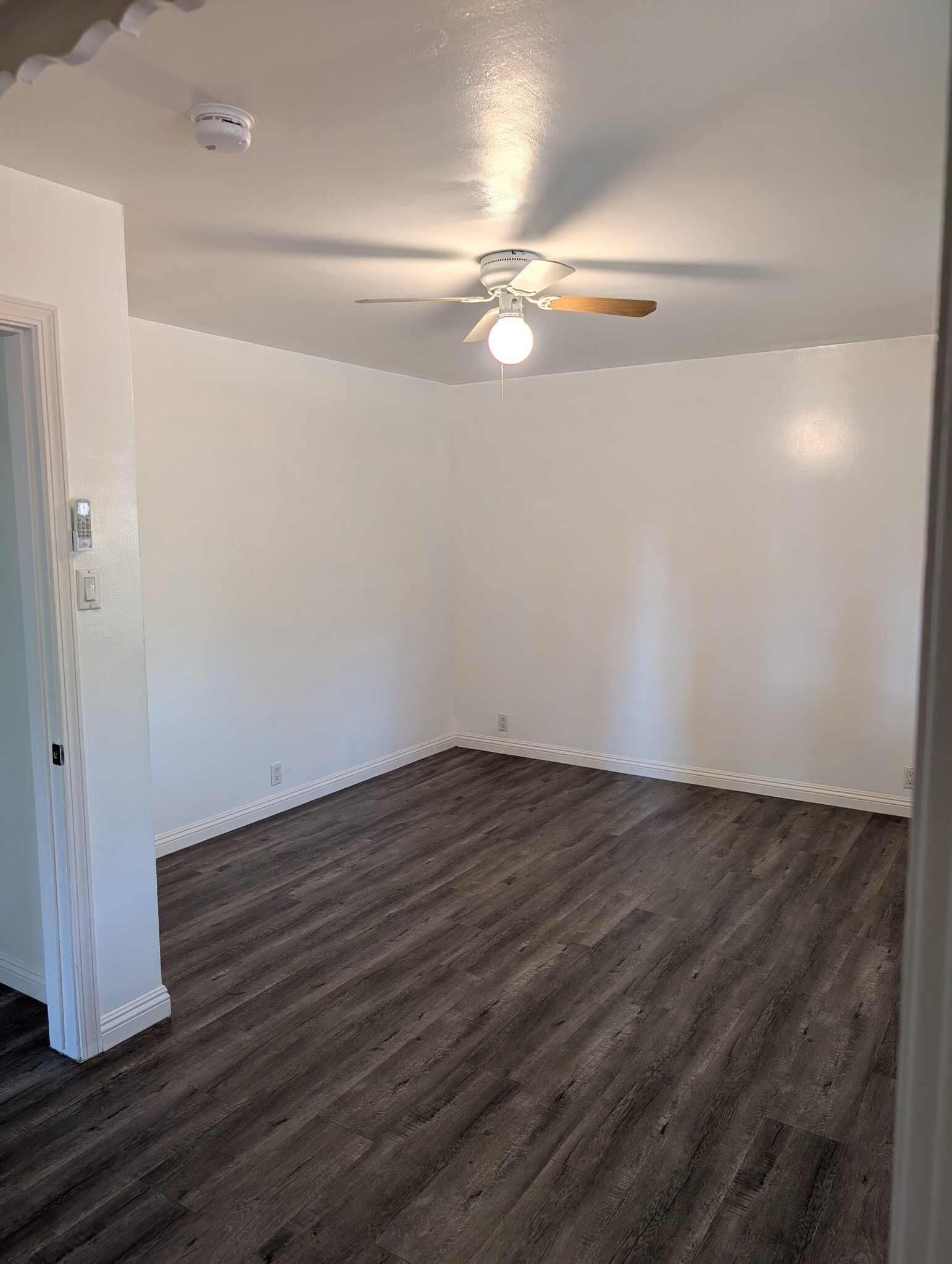 Building Photo - 2214 Eckhart Ave