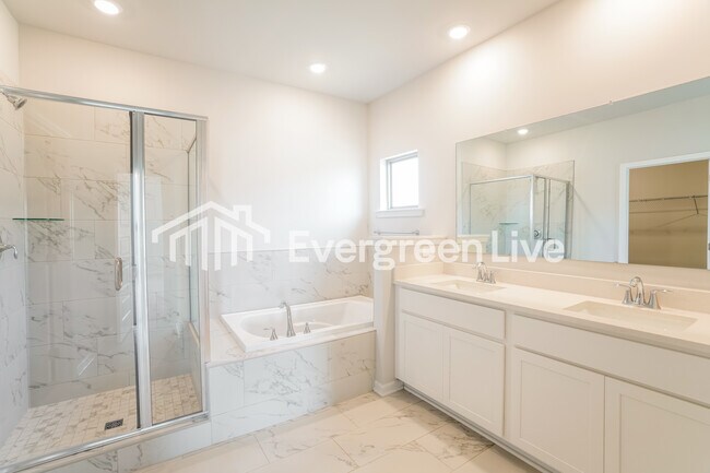 Building Photo - 100 Chain Bridge Circle