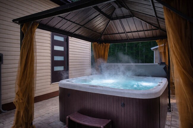 Building Photo - 2135 Rosemont Dr