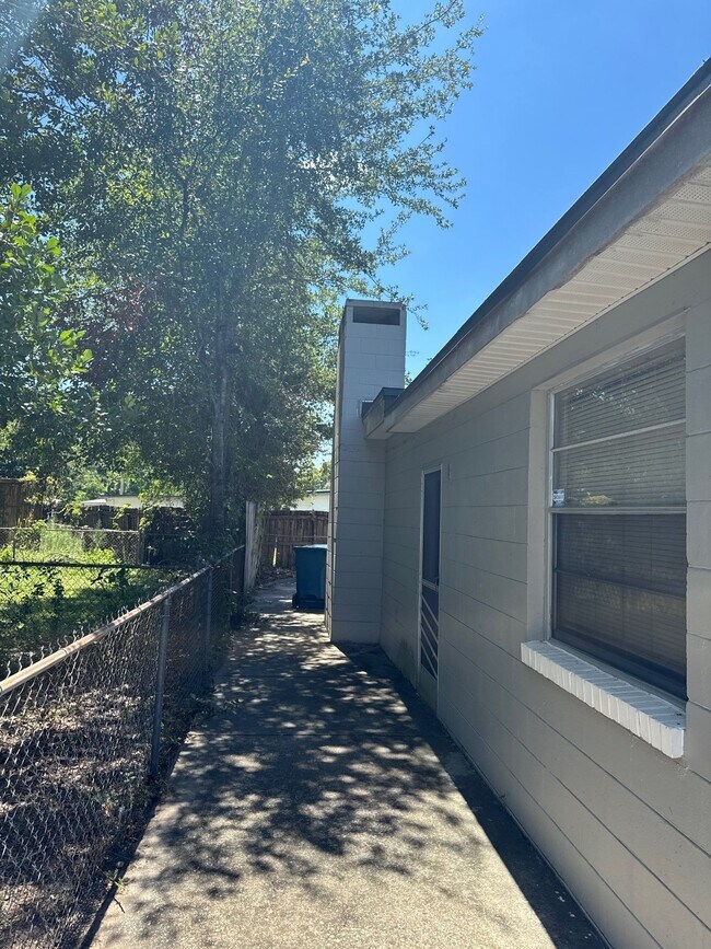 Building Photo - 10569 Citrus Ln