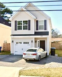 Building Photo - Beautiful Home near Town Center