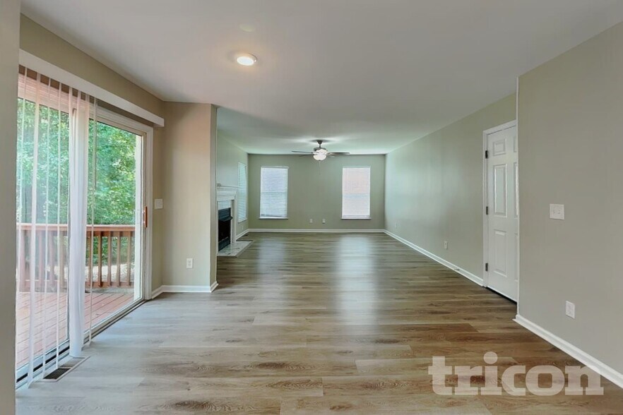 Building Photo - 2536 Bayview Dr