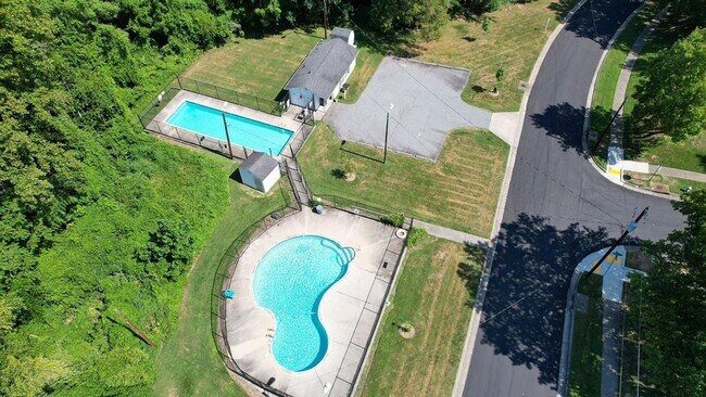 Building Photo - Charming 2BR Condo in Greensboro