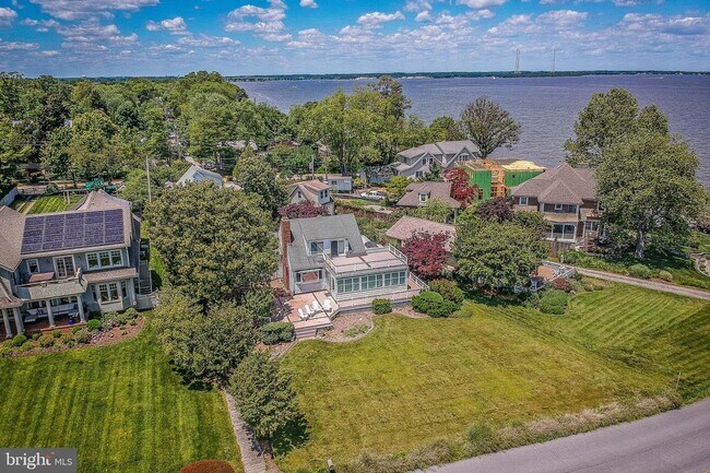Building Photo - Home in Bay Ridge with beautiful views of the Chesapeake Bay!