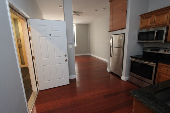 Building Photo - 32 W Market St