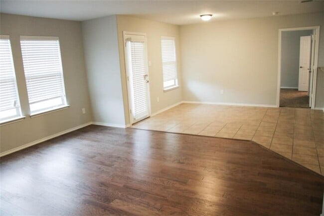 Building Photo - 3613 Dove Ln