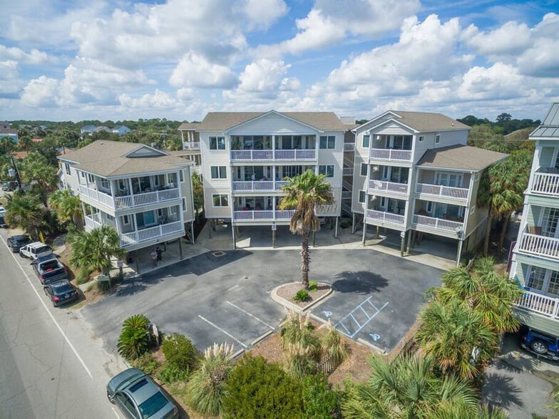 Building Photo - 114 W Arctic Ave