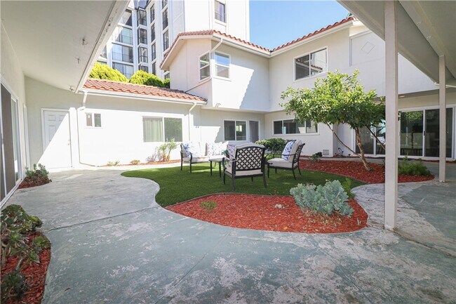 Building Photo - 2525 E Ocean Blvd