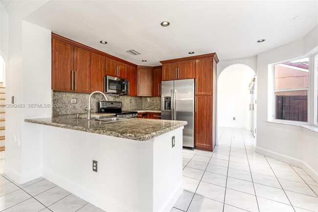 Building Photo - 4671 SW 154th Pl