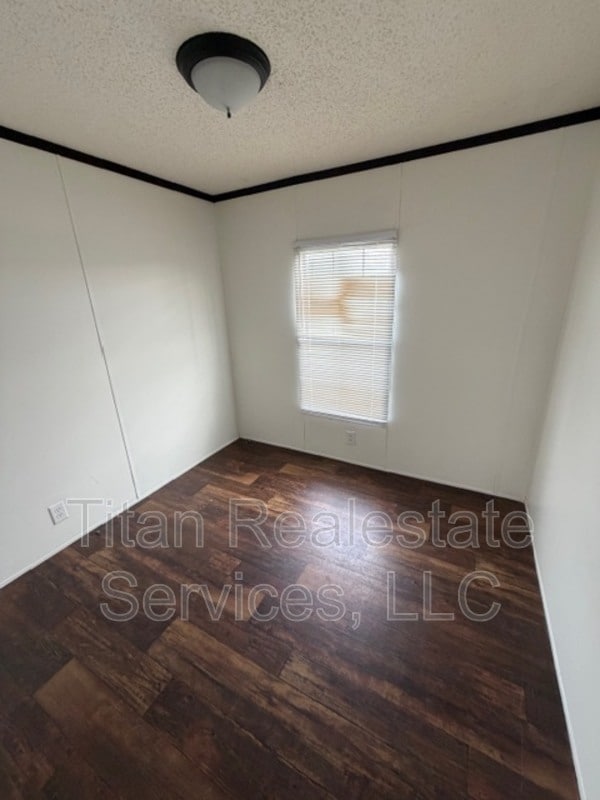 Building Photo - 1050 Osage Trail