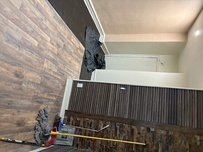 Building Photo - 290 E 93rd St