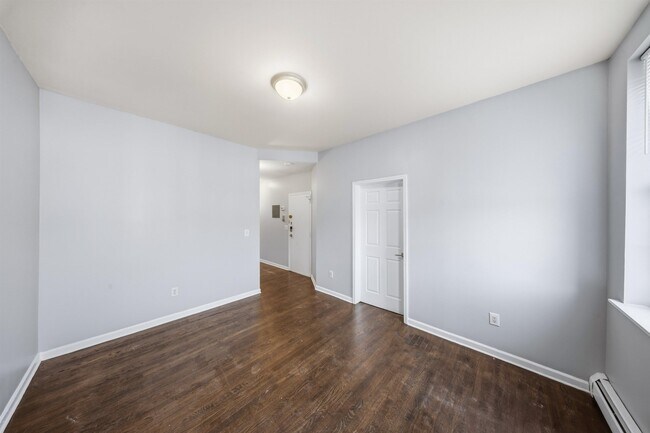 Building Photo - 303 3rd St