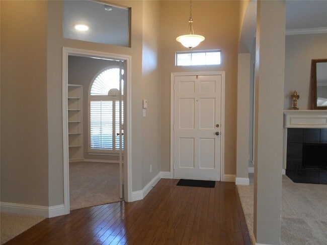 Building Photo - 4804 Holly Berry Dr