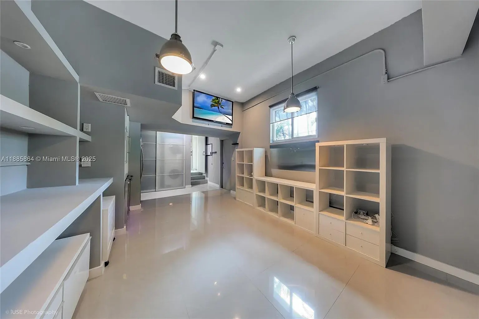 Building Photo - 850 N Venetian Dr