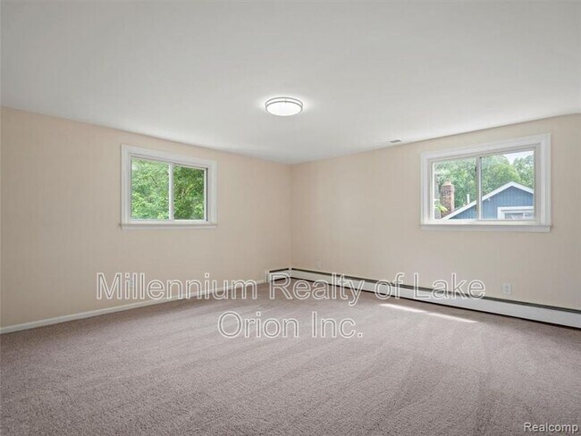 Building Photo - 24034 Meadowlark St