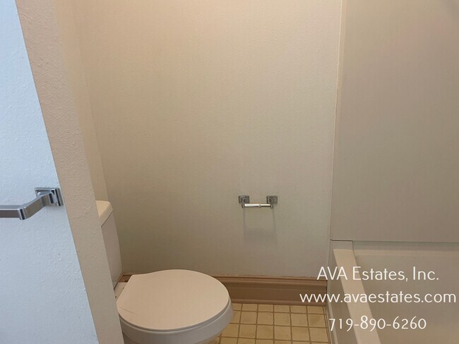 Building Photo - 407 W 11th St