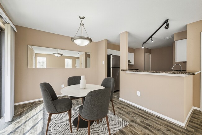 Building Photo - 2211 S Kirkwood Rd