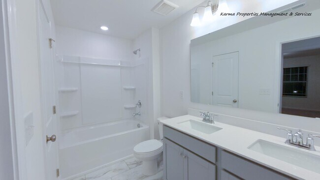 Building Photo - 785 Earhart St NW