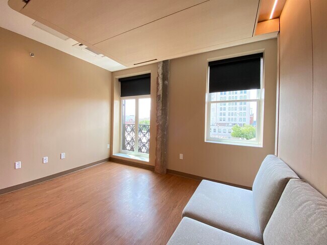 Building Photo - 83 Hanover St