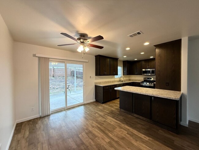 Building Photo - Orcutt Single Story Updated Home on Cul-De...