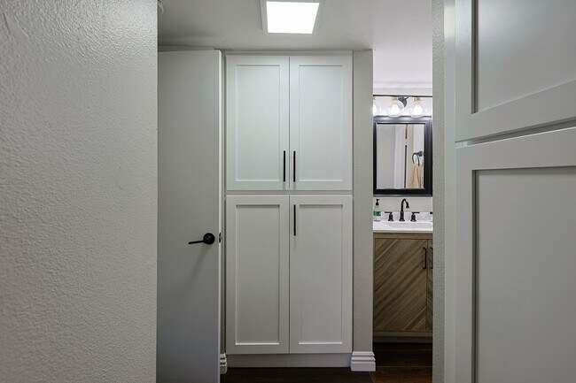 Building Photo - 2 Bed / 2 Bath Condo for Rent – Mission Valley