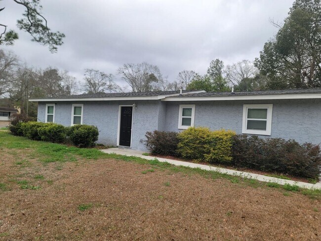 Building Photo - 1906 Karen Ln