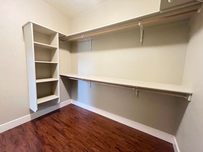 Building Photo - The perfect 2 bed/2bath with office patio home in the beautiful Hazelwood community just off Lake...