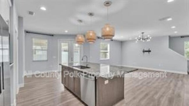 Building Photo - 1095 Woodland Oaks Dr