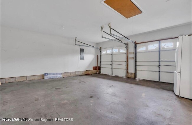 Building Photo - 5 Laketree Ct