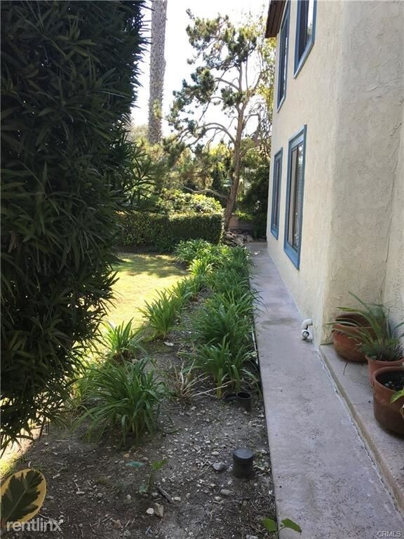 Building Photo - 2337 Palos Verdes Dr W