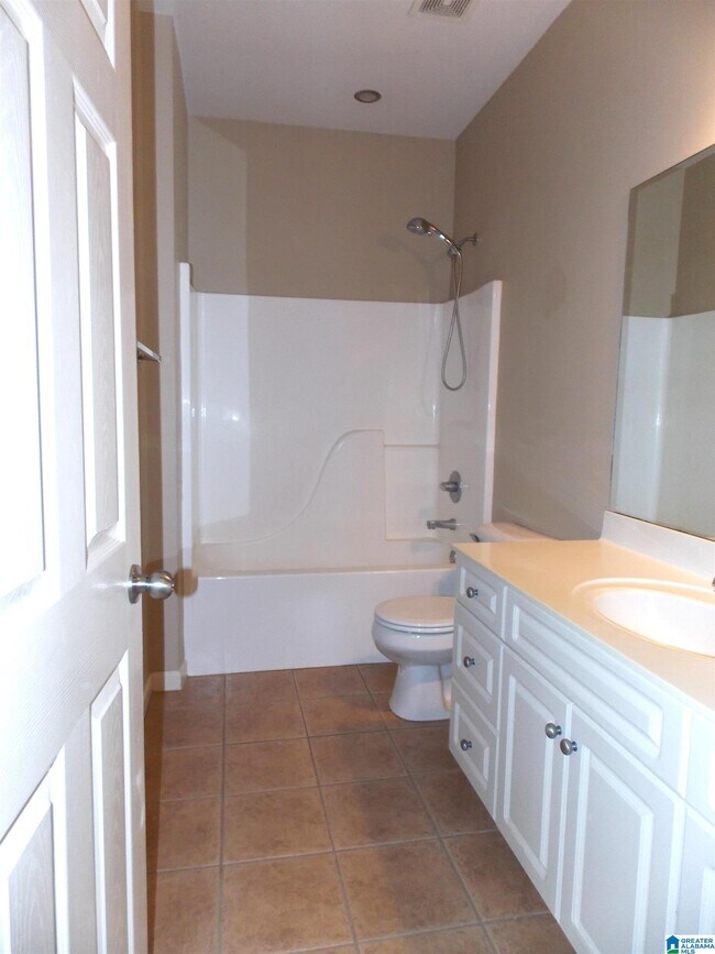 Building Photo - 1004 Medinah Dr