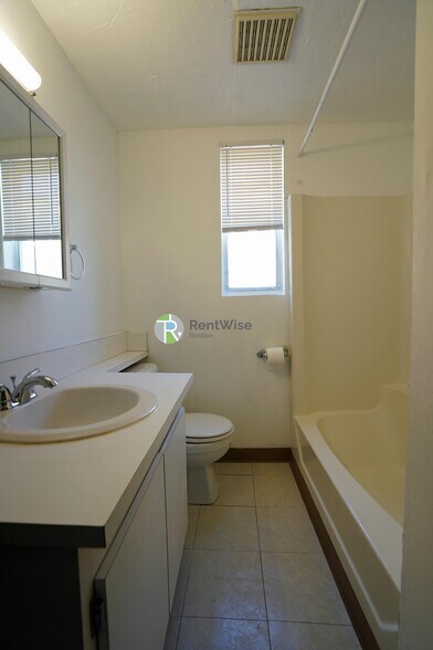 Building Photo - 87 Sheridan St