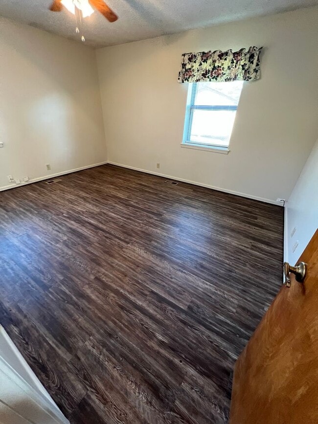 Building Photo - 3 bed 2 bath on culdesac