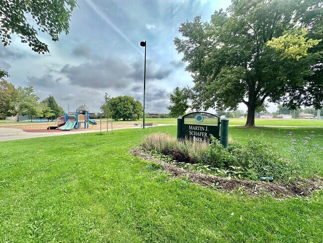 Building Photo - 3 bed 1 bath duplex in Clayton