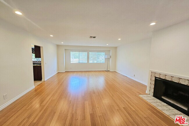 Building Photo - 1454 E Orange Grove Blvd