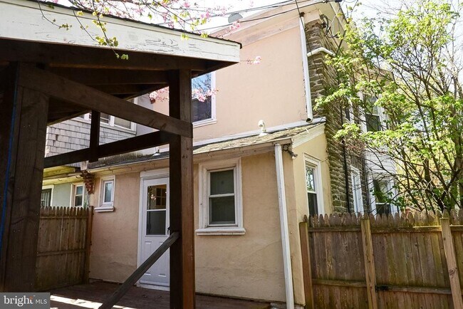 Building Photo - 6617 Quincy St