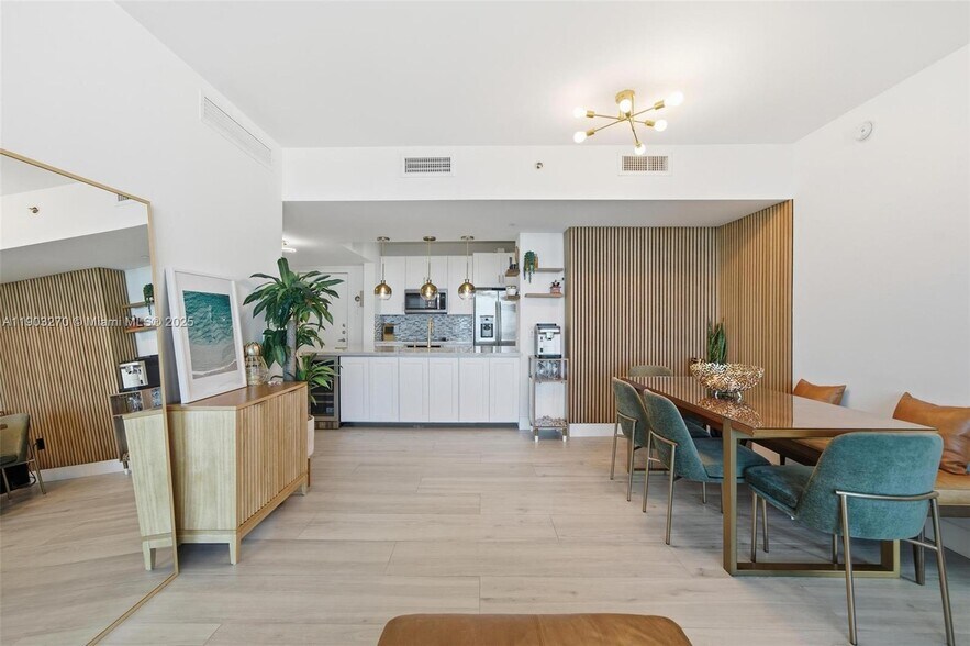 Building Photo - 951 Brickell Ave