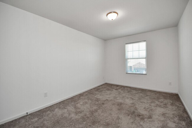 Building Photo - 4910 Highland Spgs Dr