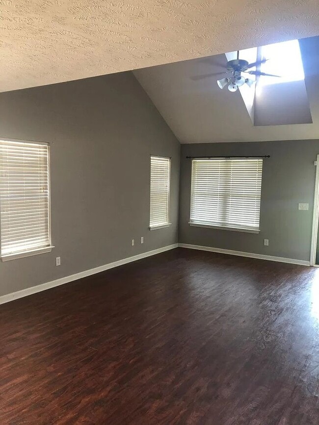 Building Photo - Charming 3-Bedroom Home in the Heart of La...