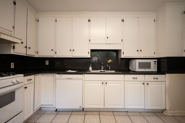 Building Photo - 175 Habersham Way