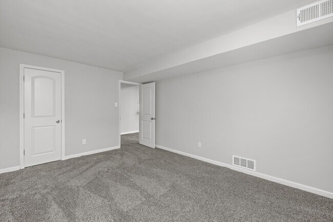 Chesterfield Place Apartments | One Bedroom Remodel | Bedroom - Chesterfield Place Apartments