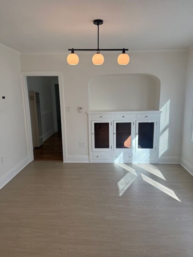 Building Photo - Great 2 Bedrooms 1 Bath Home